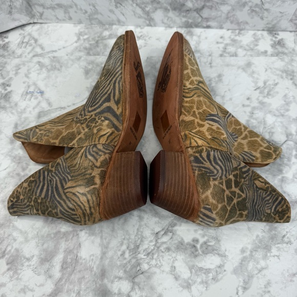 NWOT FREE PEOPLE Women’s Sz 37 Animal Print Charm Double V Western Suede Booties - Picture 7 of 16